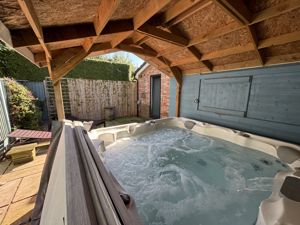 Hot Tub Area - click for photo gallery